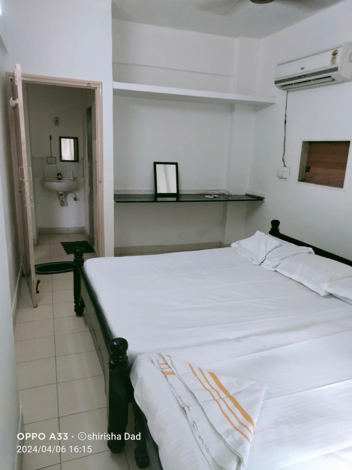 Hotel Vasavi Nivas Tirupati Esterno foto