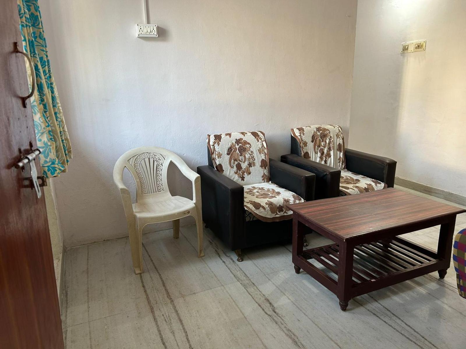Hotel Vasavi Nivas Tirupati Esterno foto