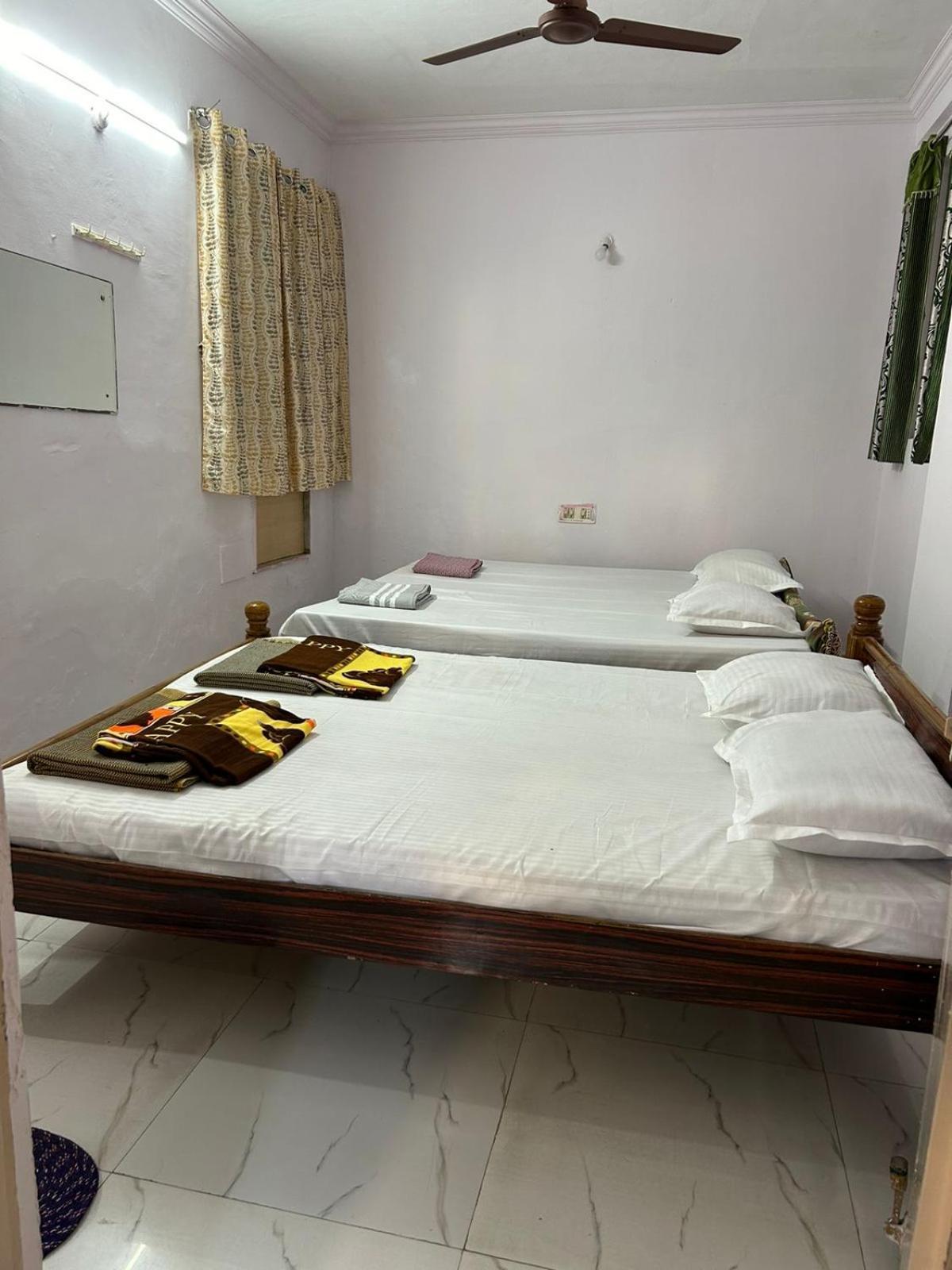Hotel Vasavi Nivas Tirupati Esterno foto