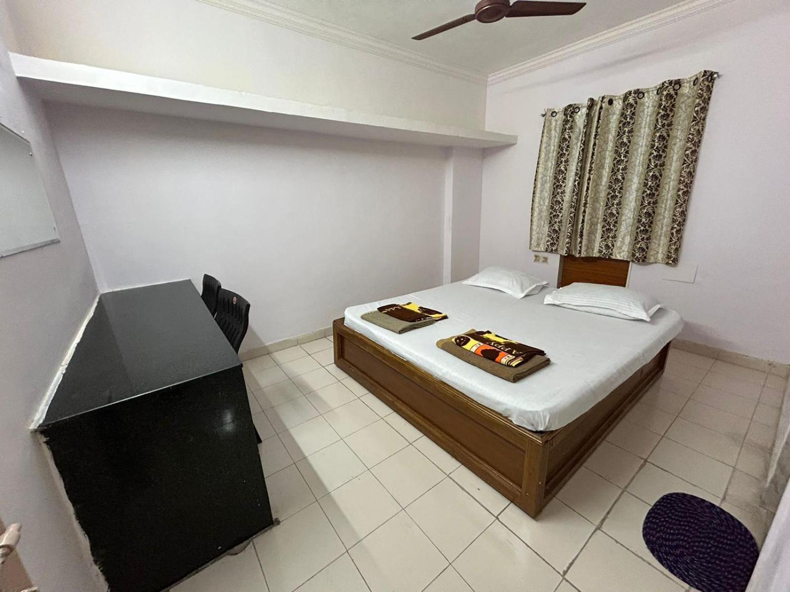 Hotel Vasavi Nivas Tirupati Esterno foto