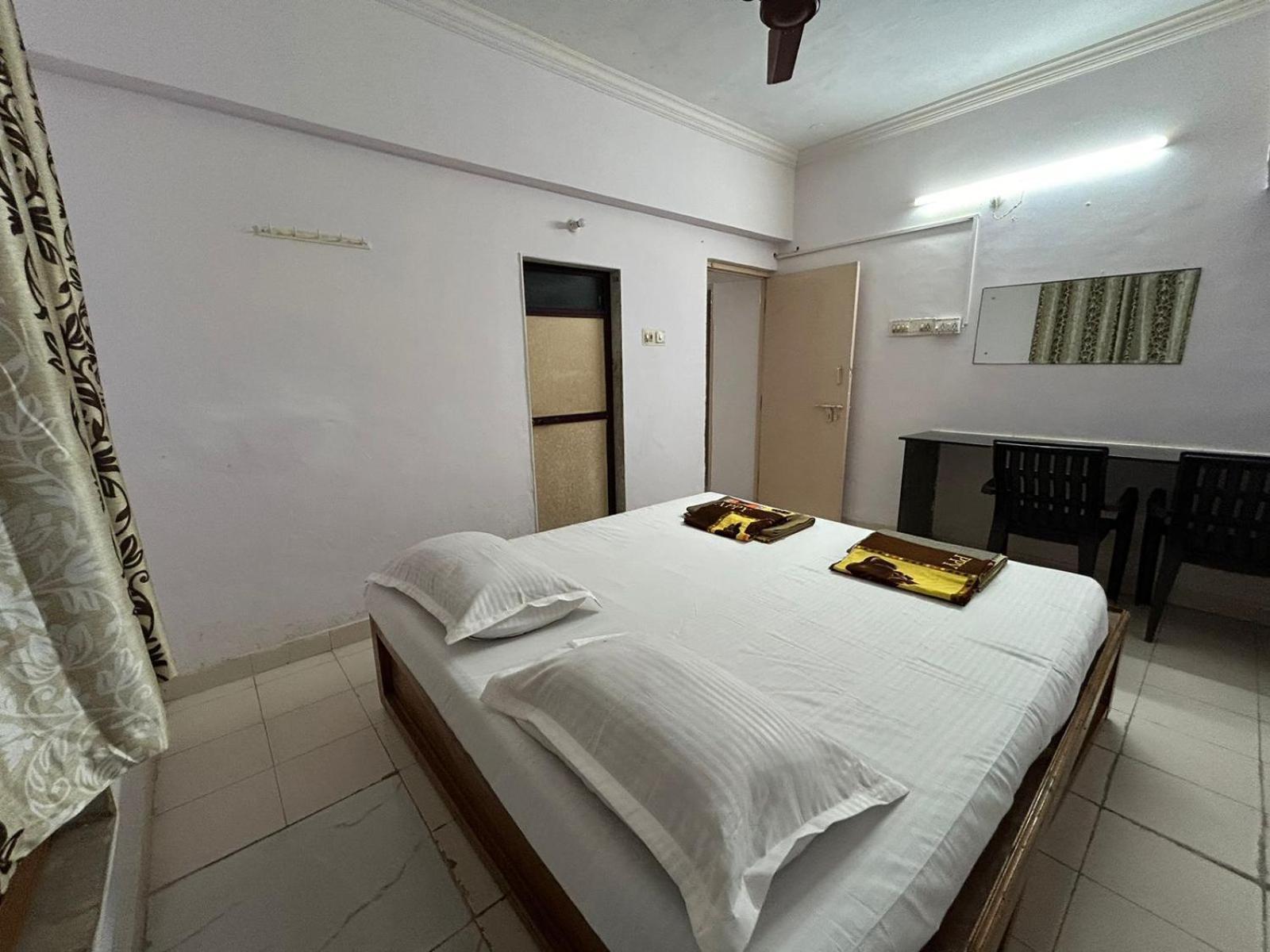 Hotel Vasavi Nivas Tirupati Esterno foto